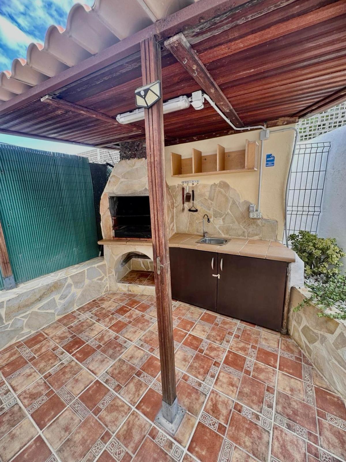 Beach Paradise Apartment 阿德耶 外观 照片