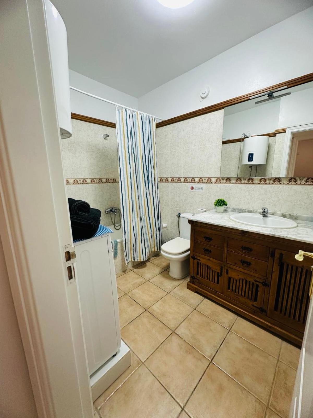Beach Paradise Apartment 阿德耶 外观 照片